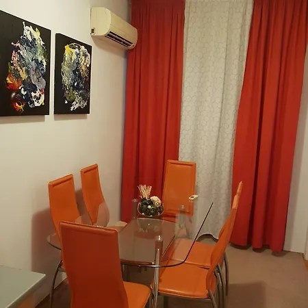 Ela Apartment *
